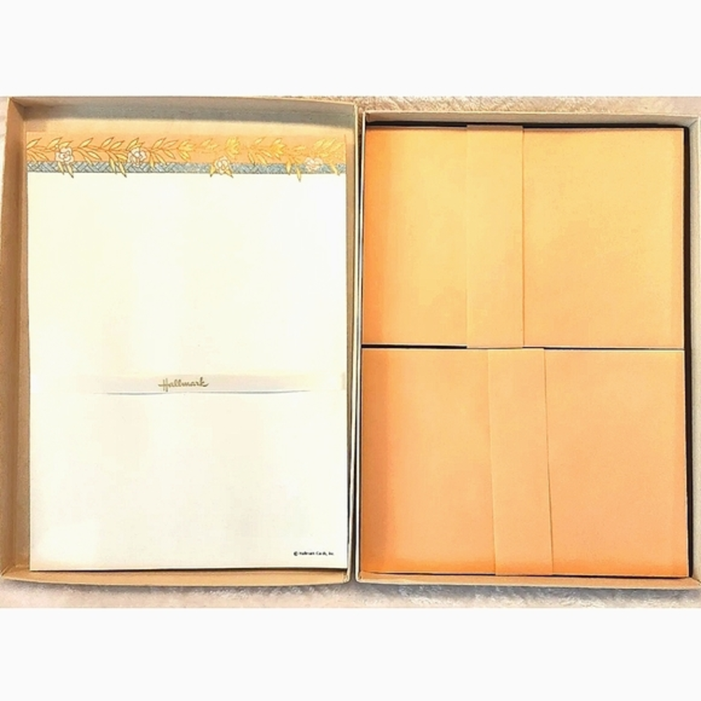 Vintage Hallmark Stationery Letter Set in box W/‎ Envelopes.